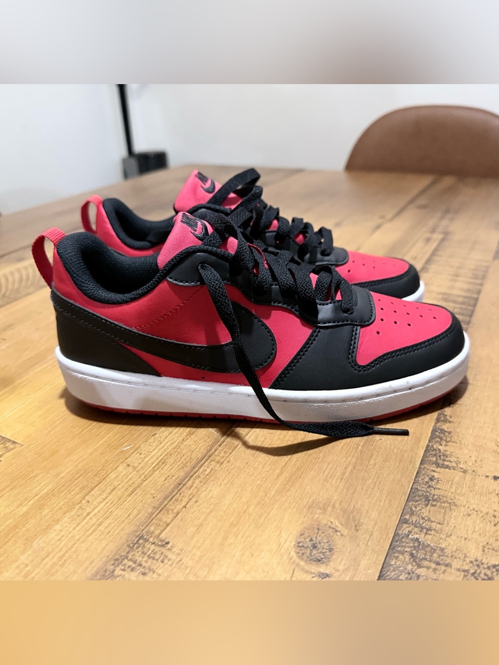 Nike Kids Black and Red Low-Top Sneakers size 5 Court Vision